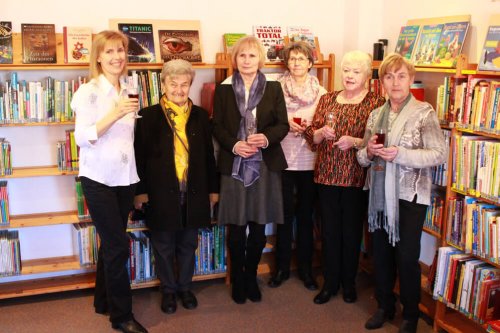 v.l.n.r. Dagmar Linß, die erste Leiterin der Bücherei Paula Dürr, Christel Ohr, Rita Hörmann, Marie-Luise Klink und Anne Buchholz