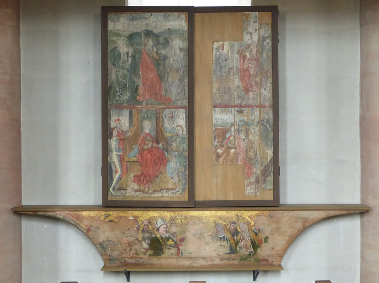 Der Altar im geschlossenen Zustand, hier ist leider sehr viel weniger erhalten als beim geöffneten Altar